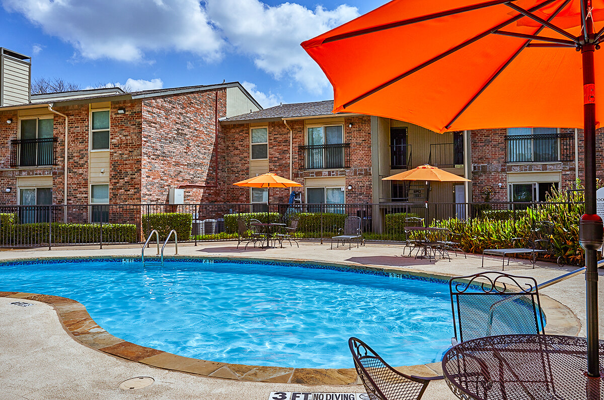 Rochelle Plaza | Apartments in Irving Texas
